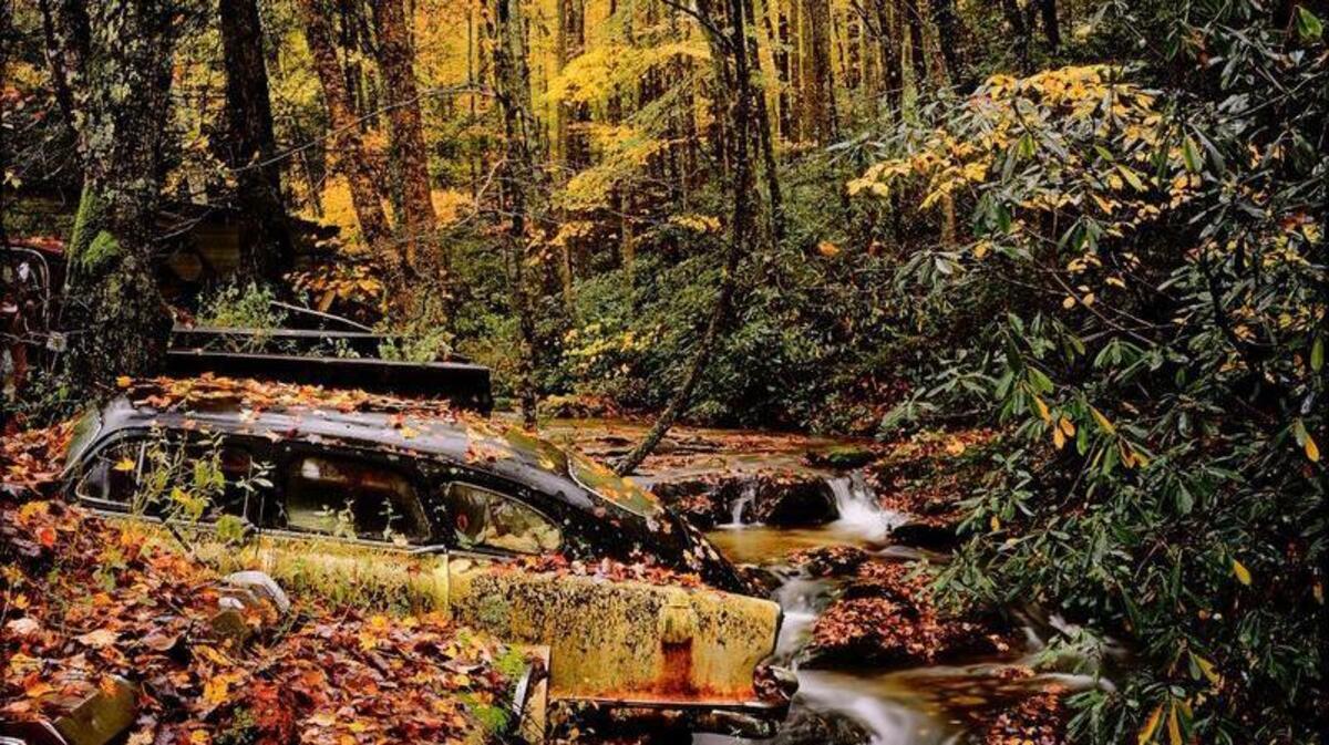 Burk Uzzle’s “White Water Nash,” 2010. Chromogenic print on aluminum, 60 × 75 inches (152.4 × 190.5 cm). The print will be included in the exhibit, “Burk Uzzle: Southern Landscapes,” May 28-Sept. 18, 2016 at Nasher Museum of Art in Durham.