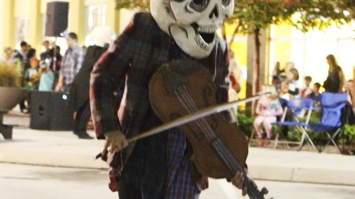 The final Music on the Plaza concert of the year pairs the Durham Symphony Orchestra with Paperhand Puppet Intervention Sunday at Northgate Mall Plaza.