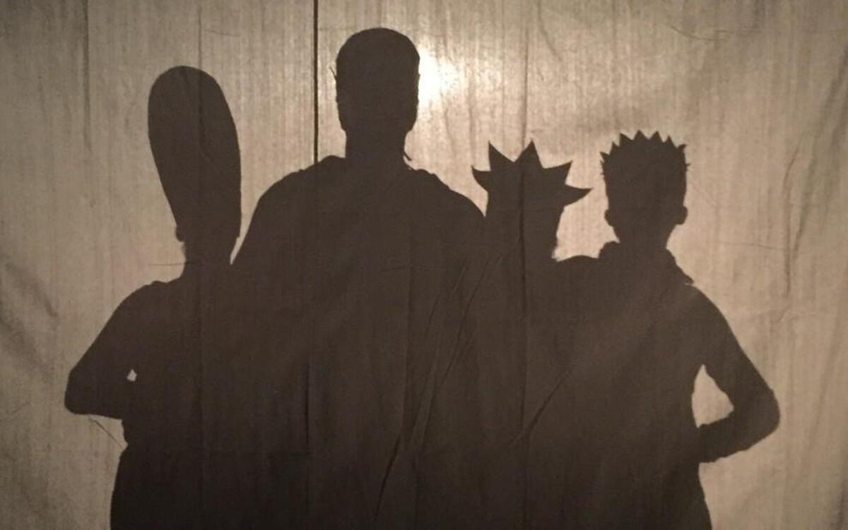 Survivors of a civilization-ending apocalypse manage to salvage fragments of their cultural history in Manbites Dog Theater’s production of “Mr. Burns, a post-electric play.”