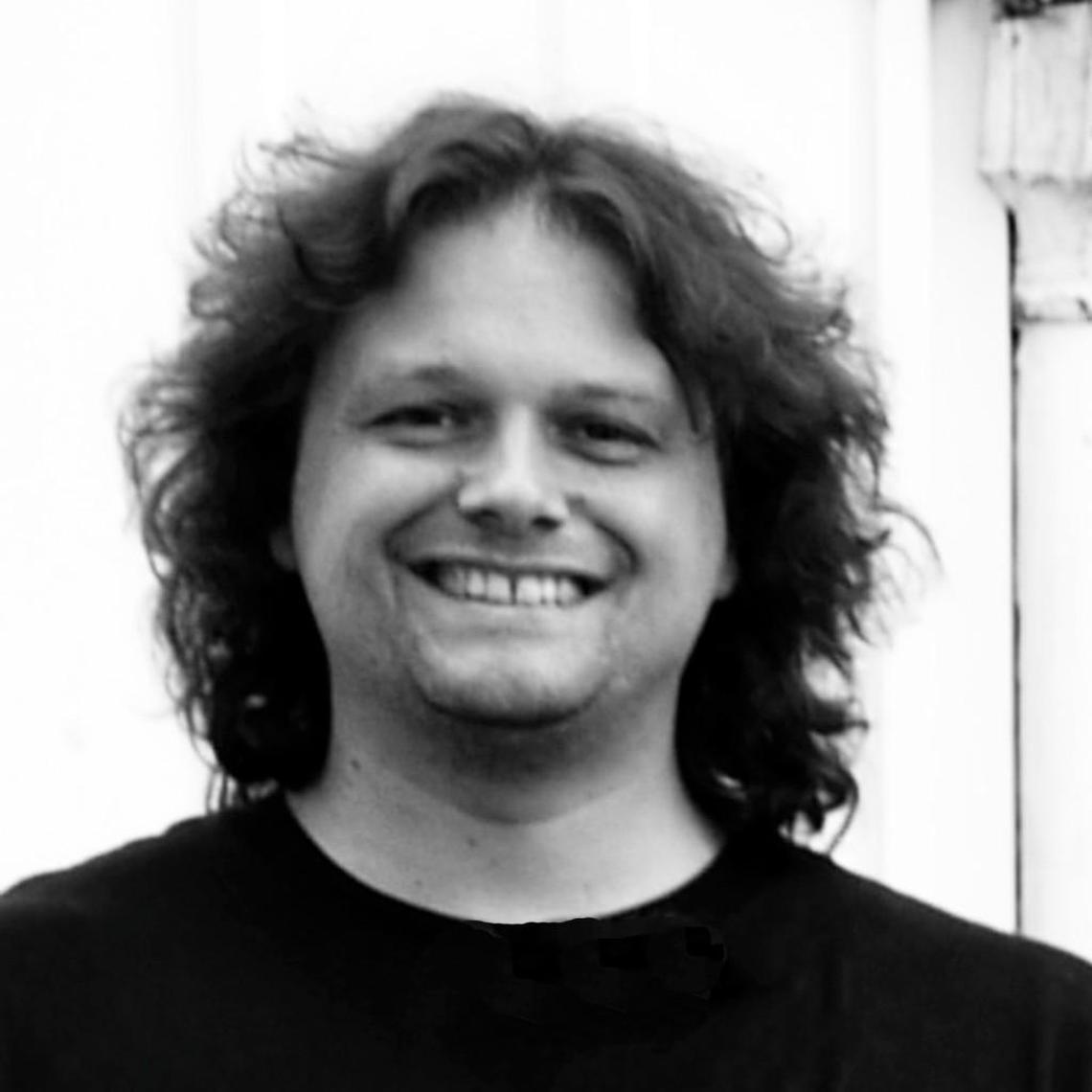 Abe Guthrie is the son of Arlo Guthrie and will accompany him on the ‘Re:Generation’ Tour.