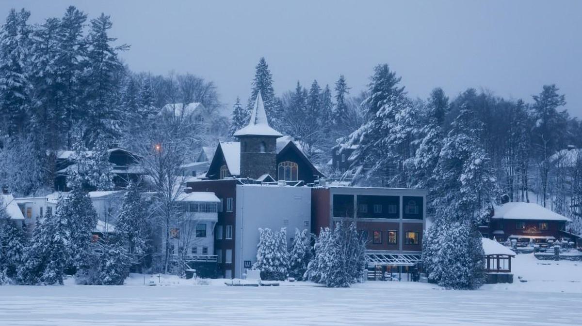 Lake Placid, N.Y., is the setting of the new improvised play by the Little Green Pig Theatrical Concern. “I thought it would be an interesting focal point for drama and comedy, with all the pageantry and energy that went into the events,” Jaybird O’Berski, the company’s artistic director said.
