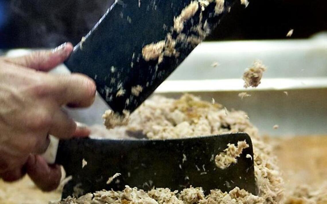 Barbecue restaurant gets complaints about lack of masks. Then customers rally around it.
