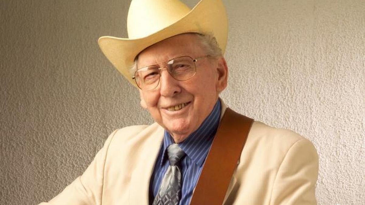 North Carolina-born mandolin player Curly Seckler died Dec. 27, 2017, at the age of 98. He went on to play in bands alongside some of the most iconic figures in bluegrass, most notably Flatt & Scruggs, the legendary group formed by Lester Flatt and Earl Scruggs.