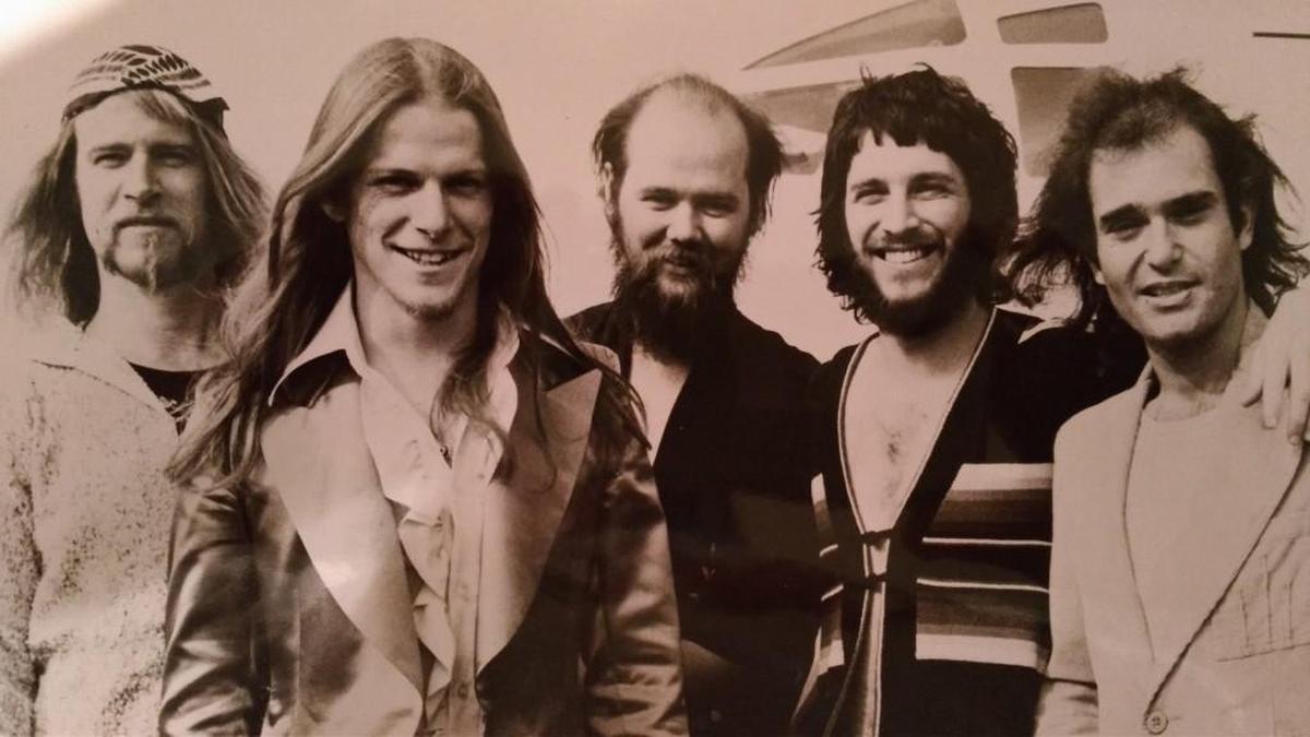 The Dixie Dregs formed in 1970 out of the ashes of a high school band called Dixie Grit.