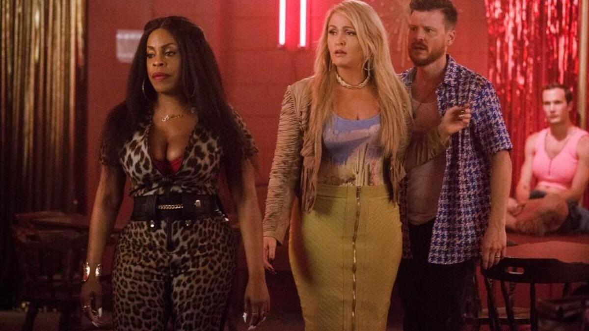 (L-R): Niecy Nash, Jenn Lyon and Kevin Rankin in TNT’s “Claws.”