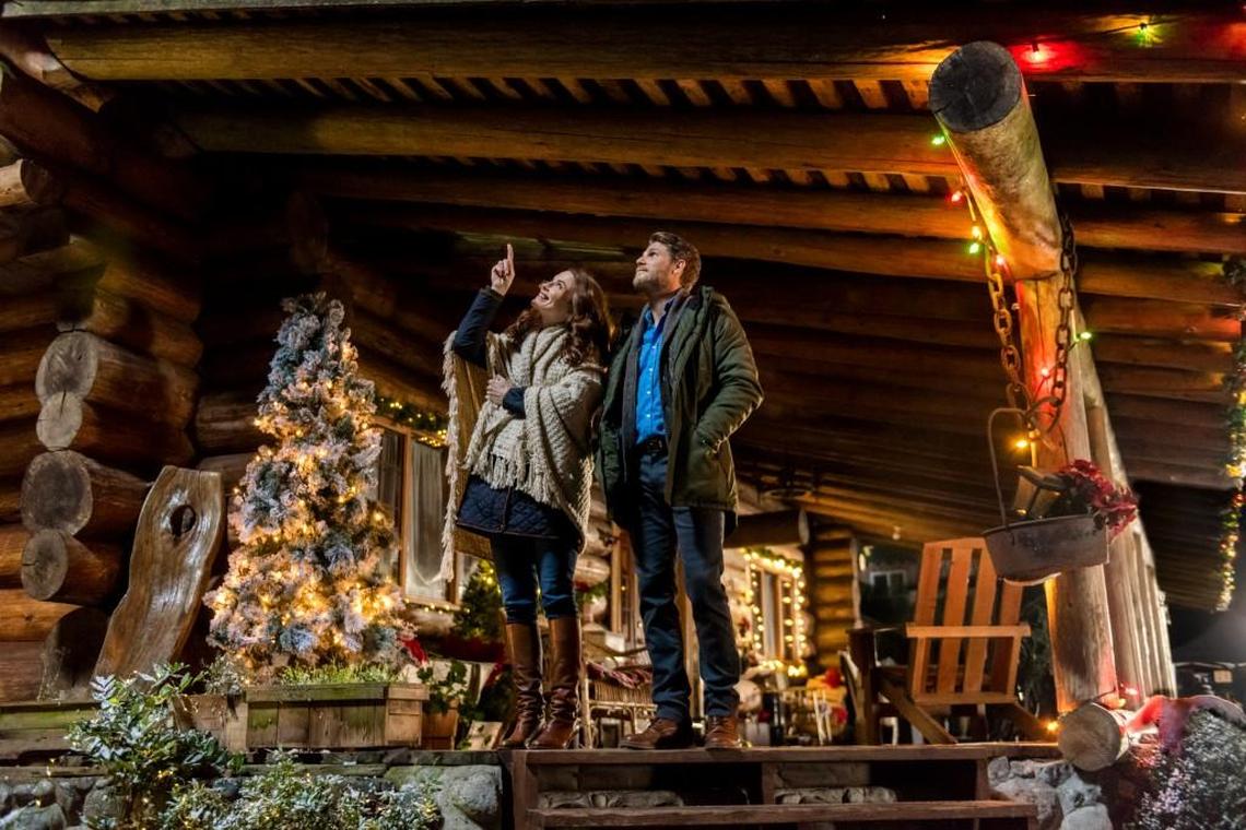 Bridget Regan and Travis Van Winkle in the Hallmark Christmas movie “Christmas Getaway.”
