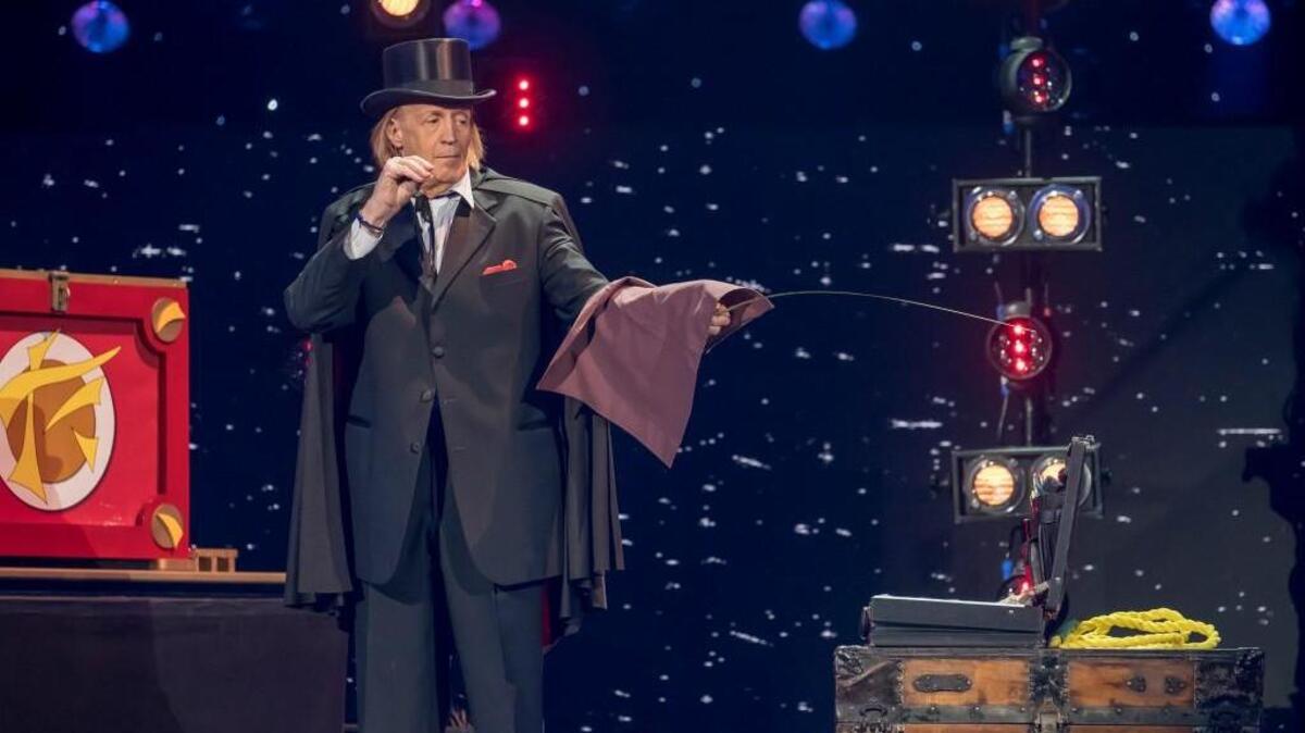 Illusionist Chipps Cooney returns for the “Little Big Shots: Forever Young” season finale.