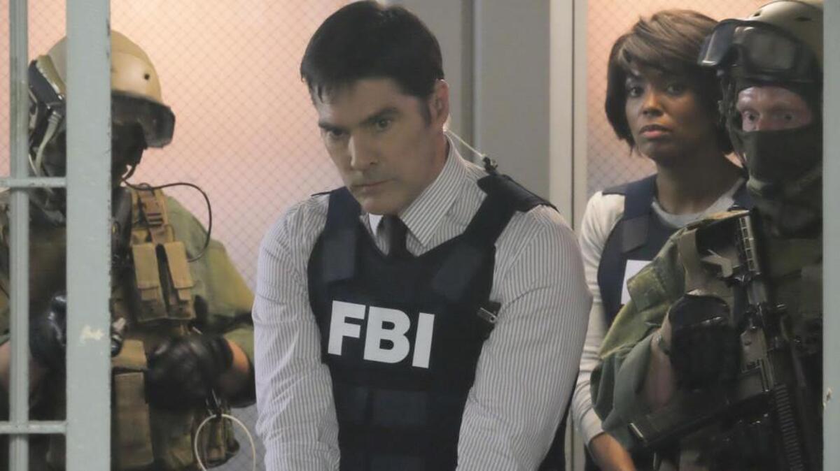 The BAU is shocked when SWAT apprehends Hotch (Thomas Gibson) and accuses him of conspiracy.
