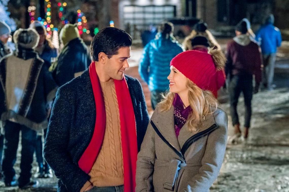 Jesse Metcalfe and Fiona Gubelmann in “Christmas Next Door” on the Hallmark Channel.