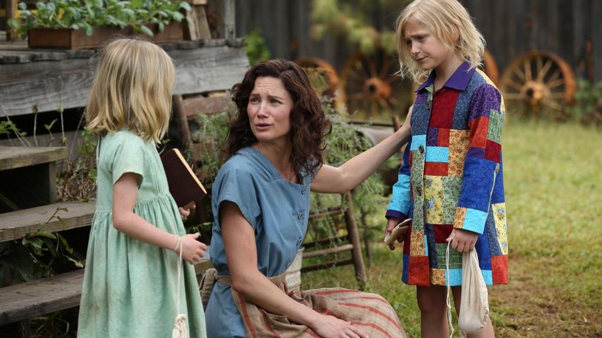 (L-R): Farrah Mackenzie as Stella Parton, Jennifer Nettles as Avie Lee Parton and Alyvia Alyn Lind as Dolly Parton in “Dolly Parton’s Coat of Many Colors.”