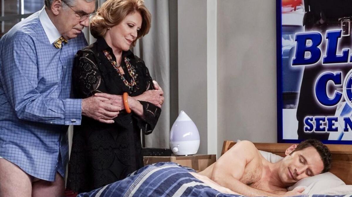 (L-R): Elliott Gould, Linda Lavin and Mark Feuerstein in the CBS sitcom “9JKL.”