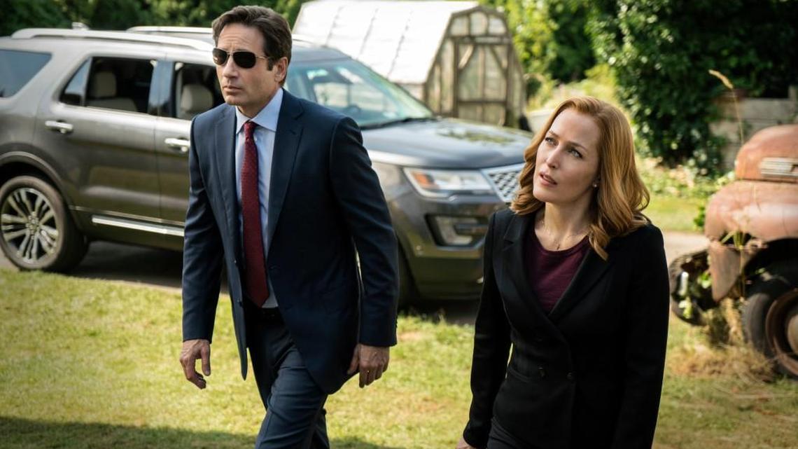 David Duchovny (left) and Gillian Anderson in “The X-Files.”