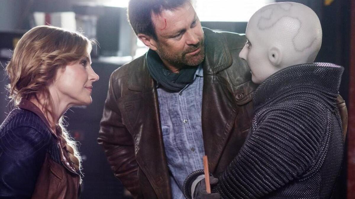 
Julie Benz (left) as Amanda Rosewater, Grant Bowler as Joshua Nolan and Trenna Keating (far right) as Doc Yewll in Syfy’s “Defiance.”


