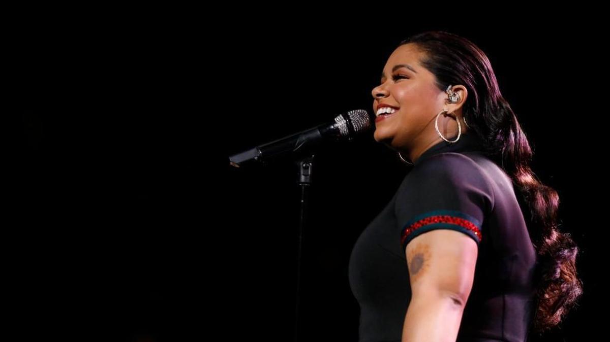 Brooke Simpson performs “Faithfully” in the Dec. 11 episode of “The Voice.”