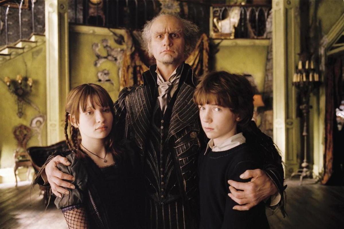 “Lemony Snicket’s A Series of Unfortunate Events” stars Neil Patrick Harris (center) as the evil Count Olaf.