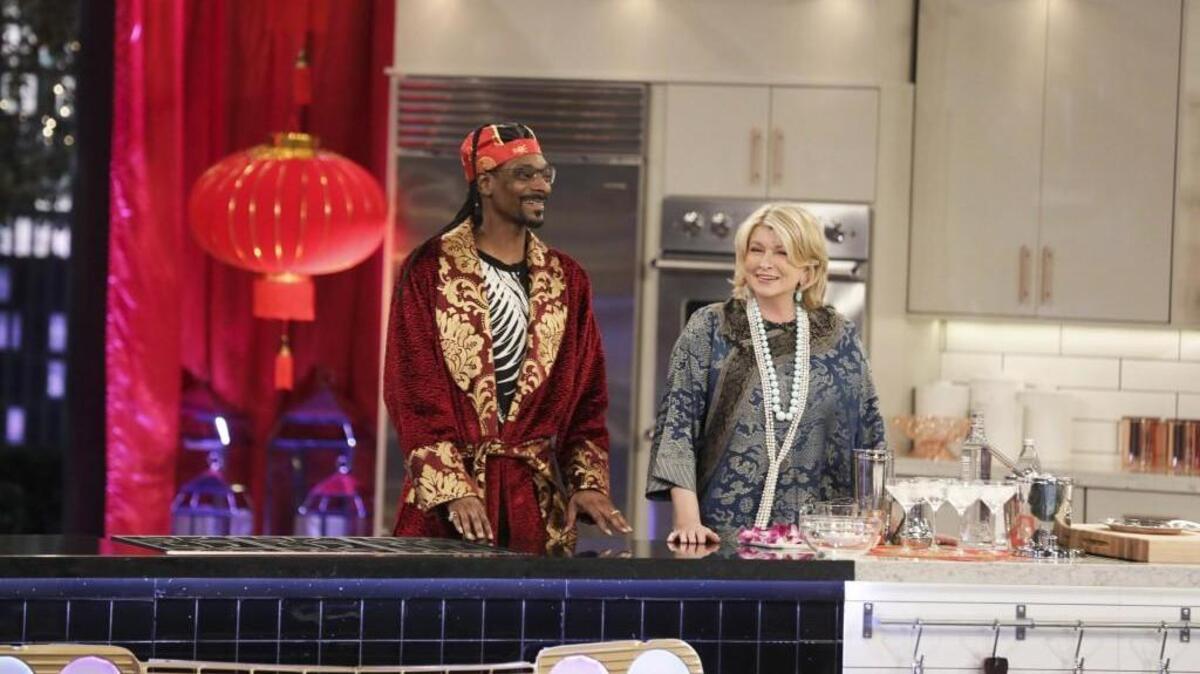 Snoop Dogg, left, and Martha Stewart in “Martha and Snoop’s Potluck Dinner Party” on VH1.