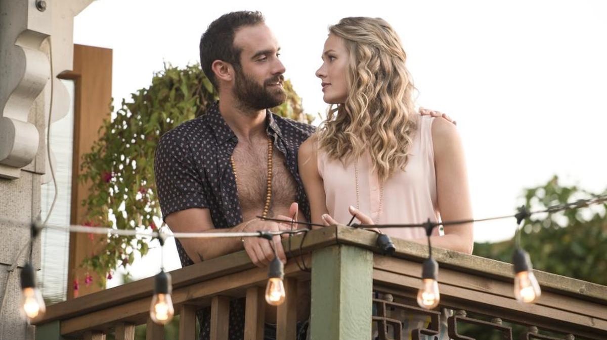 Joshua Sasse, left, as Xavier and Tori Anderson as Evie in The CW’s “No Tomorrow.”
