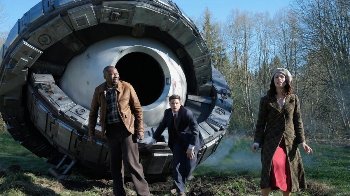 (L-R): Malcolm Barrett as Rufus Carlin, Matt Lanter as Wyatt Logan, Abigail Spencer as Lucy Preston in NBC’s “Timeless.”