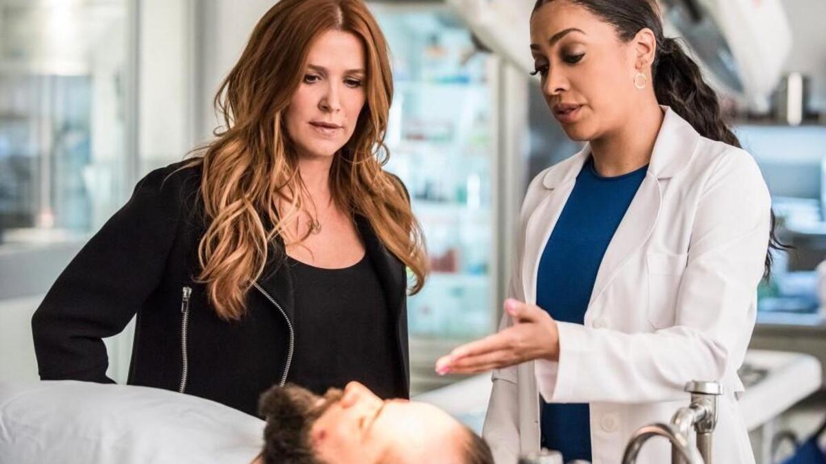 Poppy Montgomery (left) and Alani “La La” Anthony star in A&E’s “Unforgettable.”