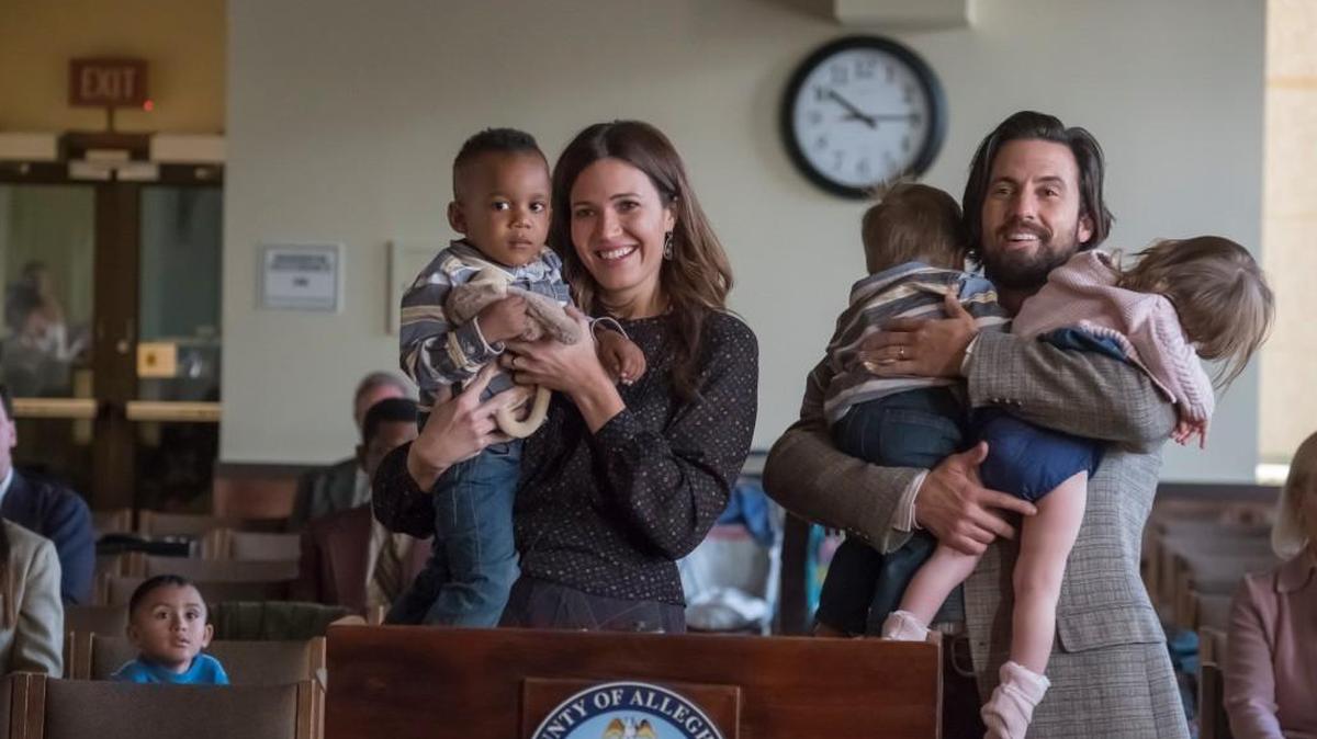 Mandy Moore, left, as Rebecca, and Milo Ventimiglia as Jack in NBC’s “This Is Us.”