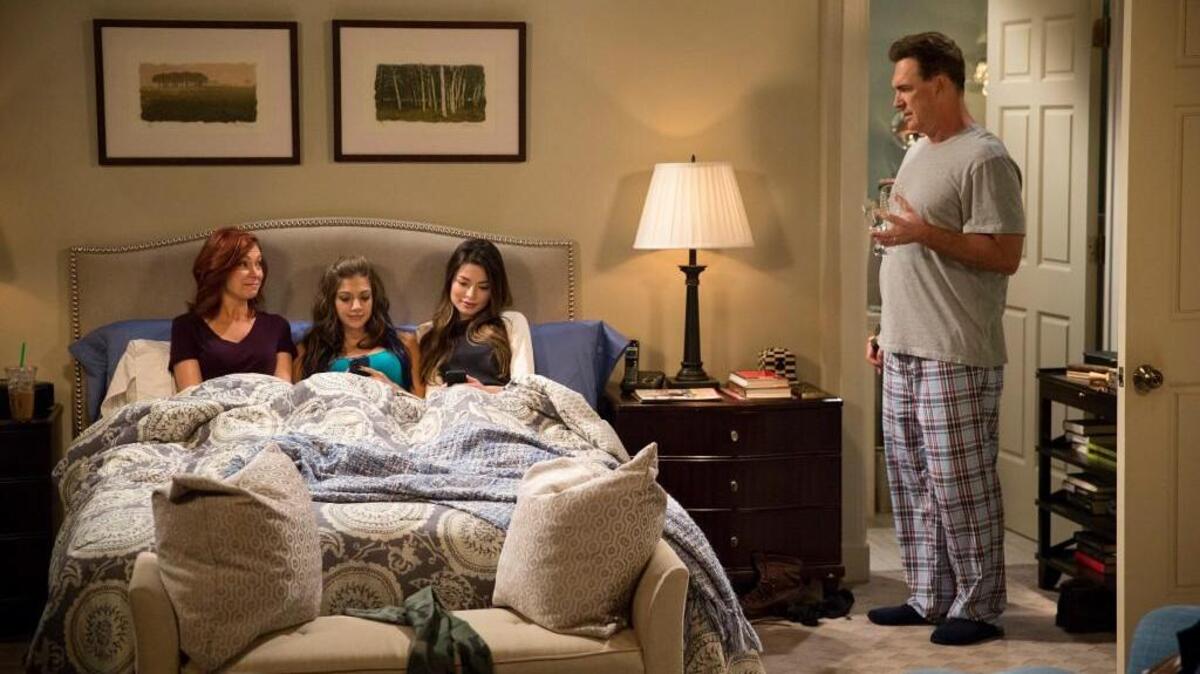 (L-R): Carrie Preston as Martina, Mia Serafino as Stella, Miranda Cosgrove as Shea and Patrick Warburton as Mike in NBC’s new sitcom “Crowded.”