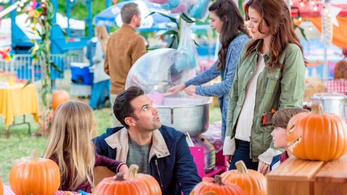(L-R): Lauren McNamara, Benjamin Ayres and Julie Gonzalo in “Falling for Vermont.”