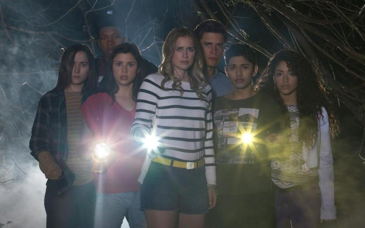 Freeform’s “Dead of Summer” stars (L-R) Zelda Williams as Drew, Eli Goree as Joel, Amber Coney as Cricket, Elizabeth Lail as Amy, Ronen Rubinstein as Alex, Mark Indelicato as Blair and Paulina Singer as Jessie.