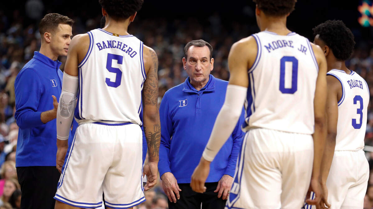 Duke head coach Mike Krzyzewski talks with his team during the first half of Dukeís game against UNC in the Final Four at Caesars Superdome in New Orleans, La., Saturday, April 2, 2022.