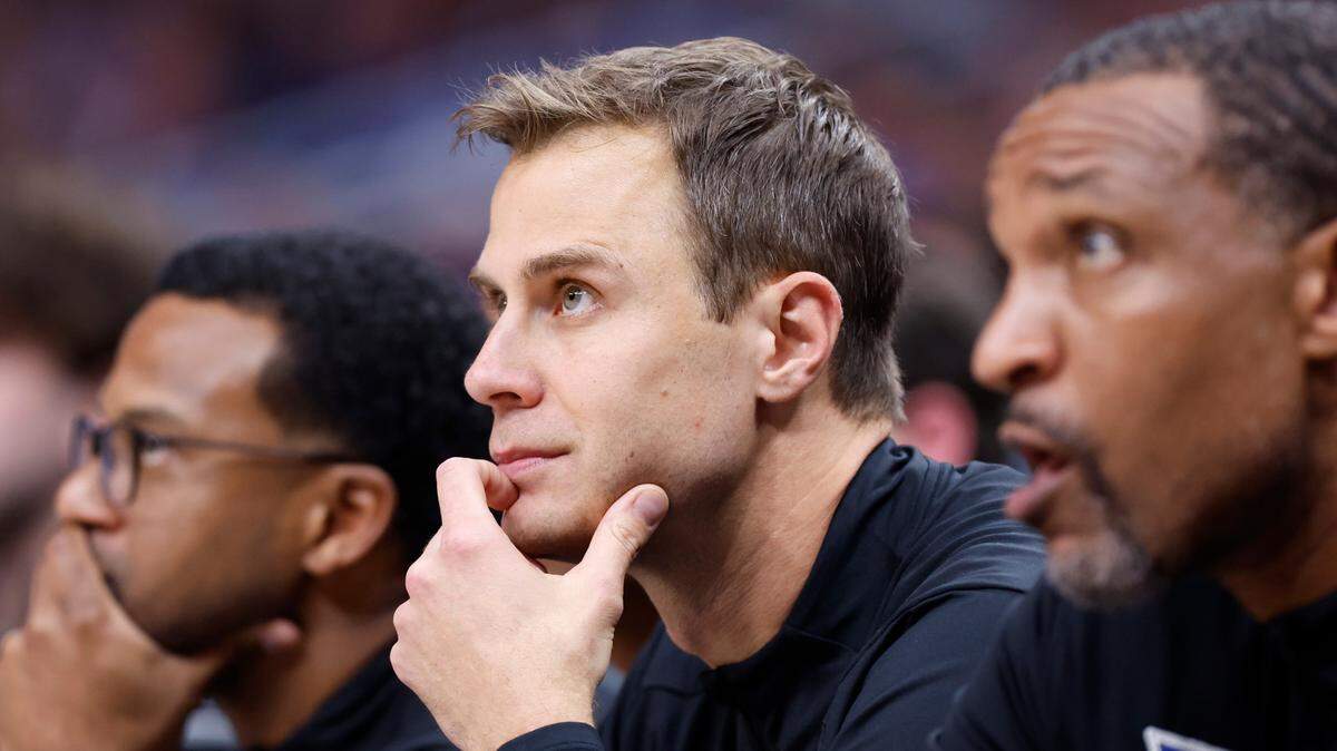 Duke head coach Jon Scheyer watches during the second half of Kentucky’s 77-72 victory over Duke in the State Farm Champions Classic in Atlanta, Ga., Tuesday, Nov. 12, 2024.