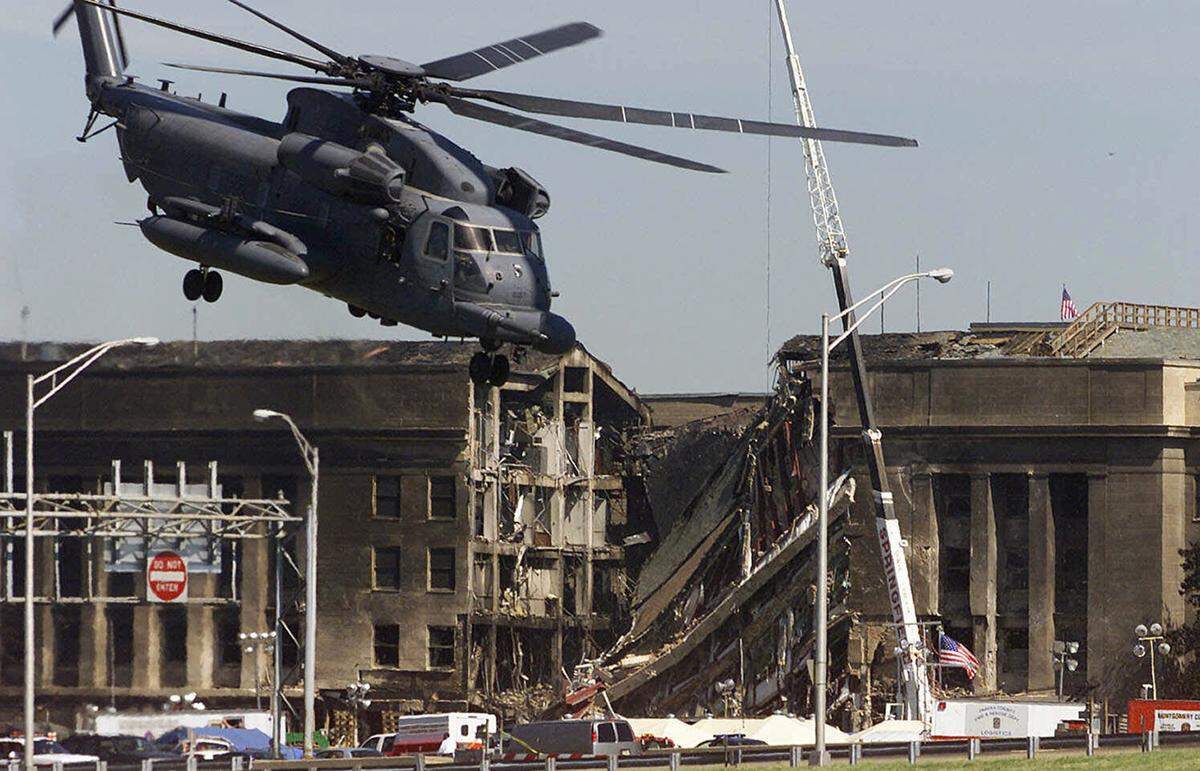 A military helicopter takes off after dropping off personnel at the Pentagon, Wednesday, Sept. 12, 2001 at the Pentagon, one day after a hijacker crashed American Airlines Flt. 77 into the building.