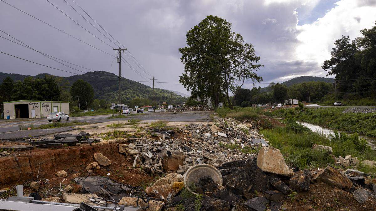 Debris and rubble still litter the riverbanks along the Swannanoa River and U.S. 70 in the unincorporated mountain community of Swannanoa, just outside Asheville, on Wednesday, Aug. 13, 2025 — nearly a year after the remnants of Hurricane Helene devastated the area. Of Swannanoa’s 6,000 residents, more than half of its households qualified for aid from the Federal Emergency Management Agency. The relief fund for Swannanoa alone totaled $22.3 million.