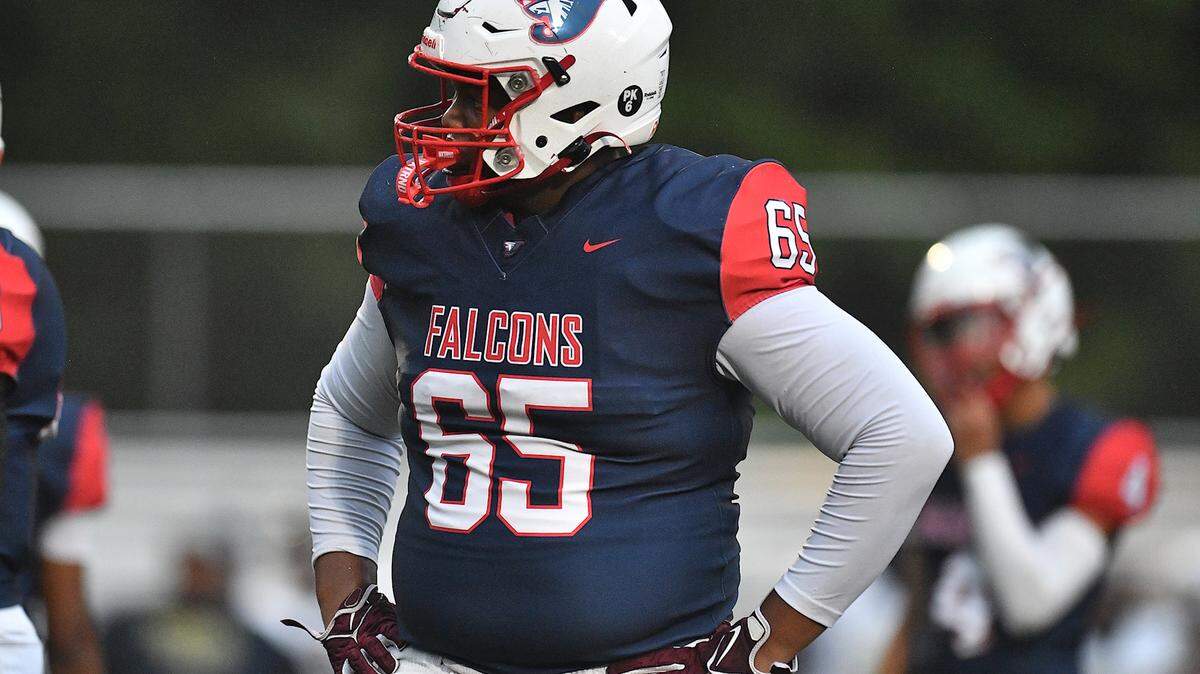 ‘Hi, I’m Noah Clark’: Top NC high school football recruit stays true to Durham roots