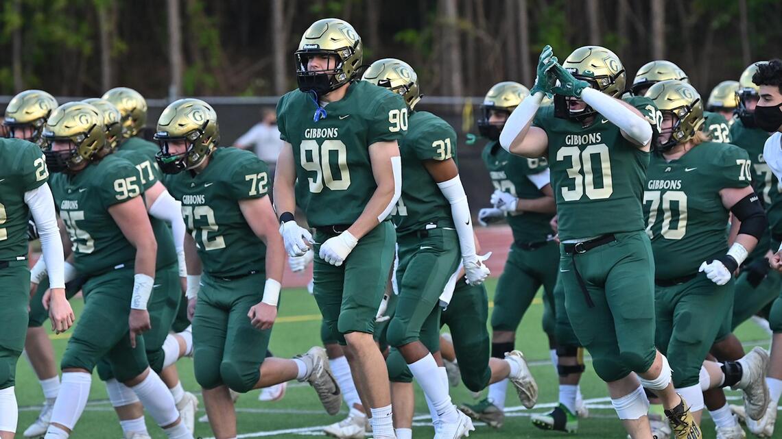 Bold play call helps Cardinal Gibbons complete upset of Richmond Senior