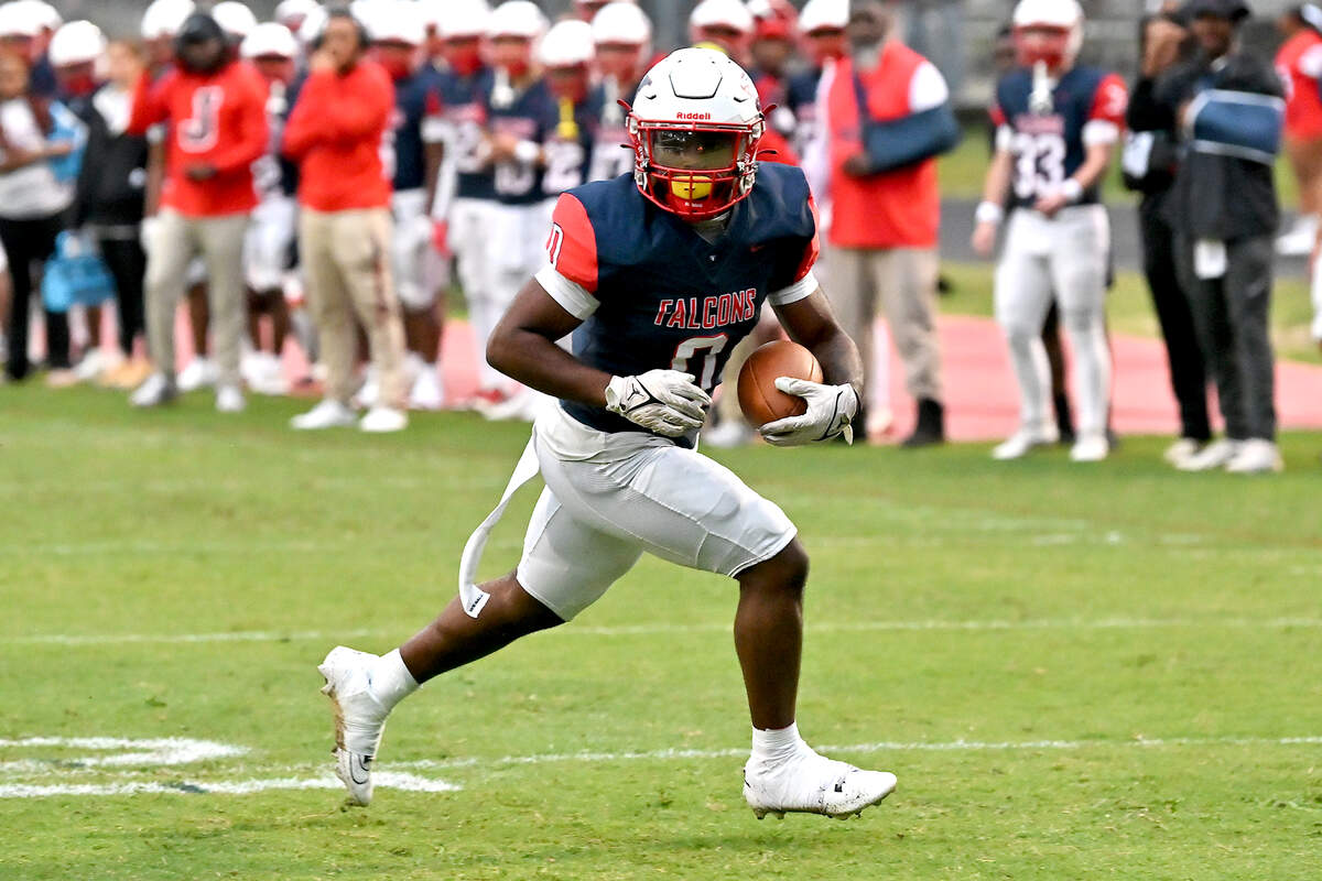 Jordan running back Amareon Blue (0) runs for the touchdown against Smithfield-Selma during the first half. The Durham Jordan Falcons and the Smithfield-Selma Spartans met in a football game in Durham, N.C. on September 13, 2024.