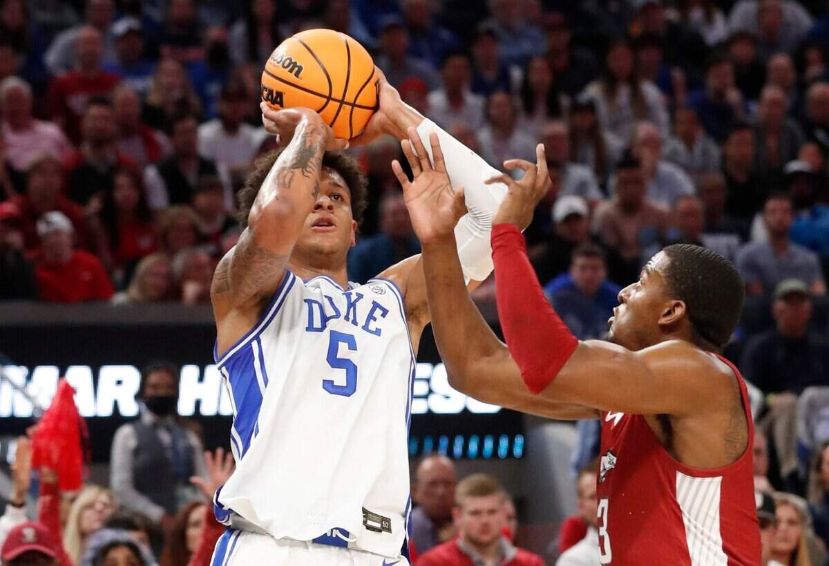 Dukes Paolo Banchero (5) shoots as Arkansas’ Trey Wade (3) defends during the first half of Dukes game against Arkansas in the NCAA Tournament West Regional finals at the Chase Center in San Francisco, Calif., Saturday, March 26, 2022.
