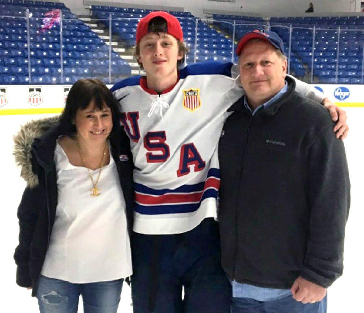 Tyler Weiss with his mother Kelly and father Shawn