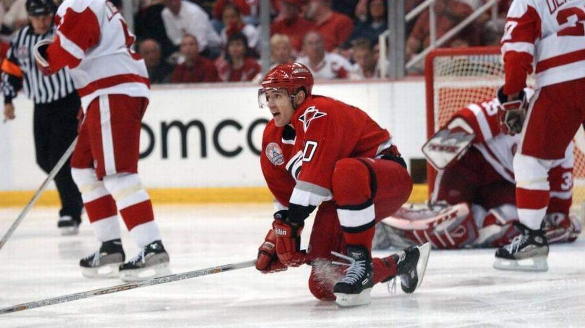 Carolina Hurricanes (10) Ron Francis turns to celebrate his game winning goal in overtime on Detroit goalie (39) Dominik Hasek to give the Hurricanes a 3-2 victory on May 4, 2002 in the first game of the Stanley Cup Championship series at Joe Louis Arena. Robert Willett 2002 NEWS & OBSERVER FILE PHOTO