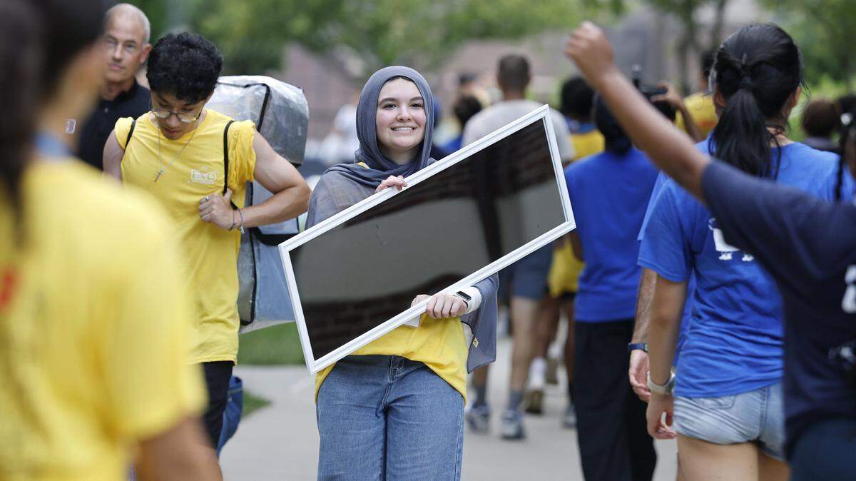 Duke juniors Enoch Li, left, and Riwa Mohammad are among the many helping members of the class of 2029 move into the universityÕs Trinity House residence hall in Durham, N.C., Saturday morning, August 16, 2025. The over 1700 first year students hail from 49 states and 55 foreign countries. 
Returning Duke students swarmed cars that pulled up to drop off the new students, helping bring all their clothes and gear to their rooms.
First year student Gabriella Phillips, from Bennett, NC, appreciated the help, songs and cheers from returning students as she moved in. ÒEverybodyÕs energy is so high you wouldnÕt think it was 9 amÕ said Phillips.