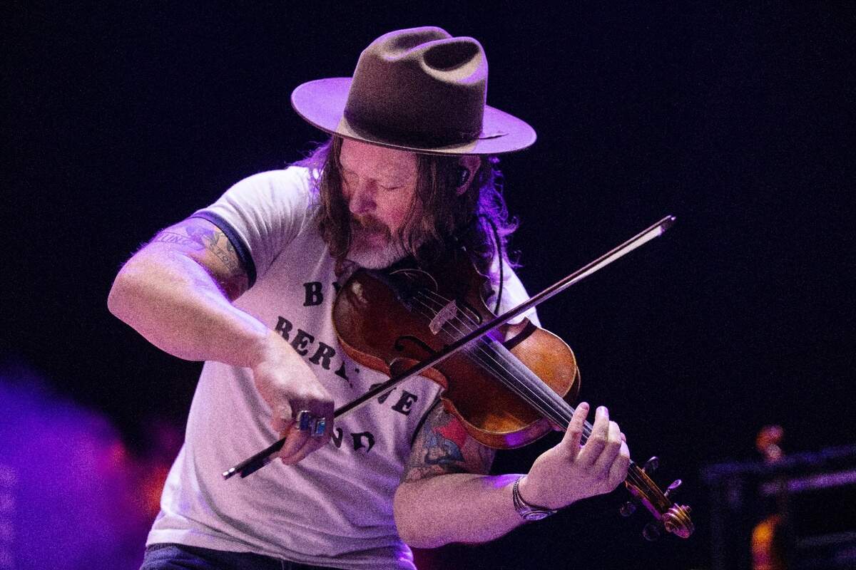 Turnpike Troubadours fiddle player Kyle Nix performs at the Band Together Mighty Giveback concert, Friday night, Oct. 28, 2022.