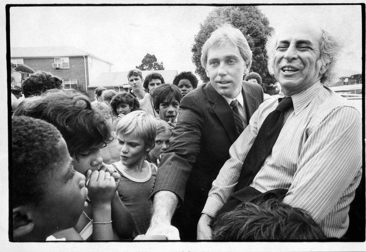 Dr. Jeffrey MacDonald (center) with lawyer Bernard Segal surrounded by spectators during the jury’s visit to the former MacDonald family apartment at Ft. Bragg, N.C. Aug. 3, 1979.