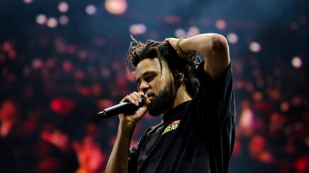 Rap king J. Cole is set to become a Charlotte Hornets owner and fans are geeked