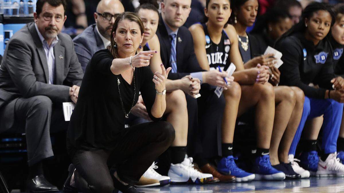 Duke head coach Joanne P. McCallie gestures to her team during the first half in a regional semifinal against Connecitcut at the NCAA women’s college basketball tournament Saturday, March 24, 2018, in Albany, N.Y. (AP Photo/Frank Franklin II)