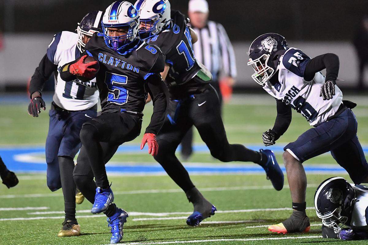 Clayton running back Terris Hobbs (5) runs for yardage against Southeast Raleigh during the second half. The Clayton Comets and the Southeast Raleigh Bulldogs met in the fourth round of the NCHSAA 7A Playoffs in Clayton, N.C. on November 28, 2025.
