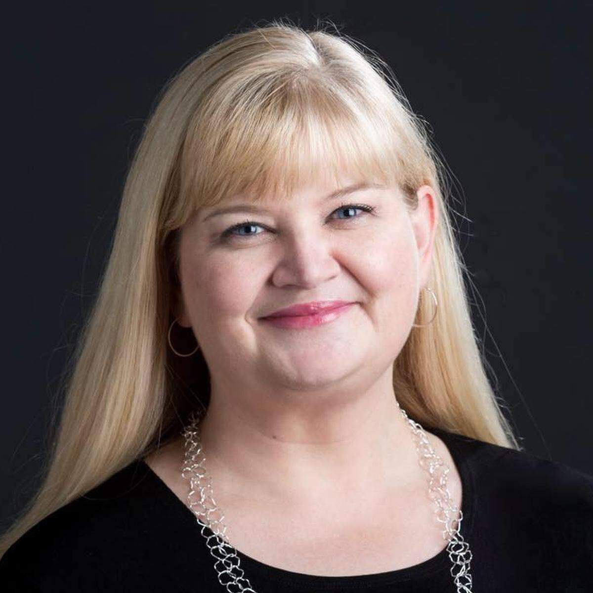 Profile Image of Robyn Tomlin