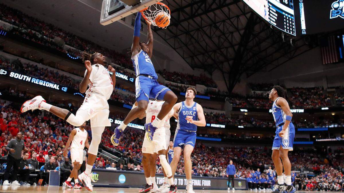 Duke’s Mark Mitchell (25) slams in two during Duke’s 54-51 victory over Houston in their NCAA Tournament Sweet 16 game at the American Airlines Center in Dallas, Texas, Friday, March 29, 2024.