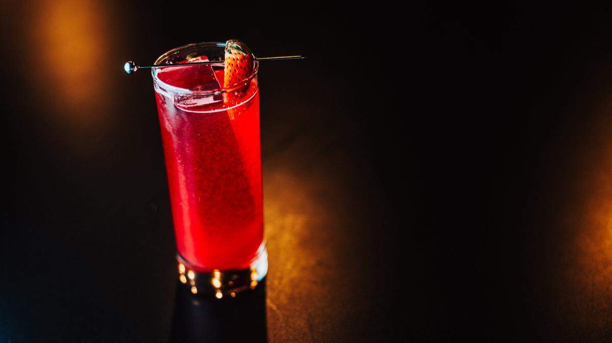Umbrella Dry Bar’s Strawberry Go-iito is made with Caleno Light & Zesty, strawberry, mint, lime and soda.