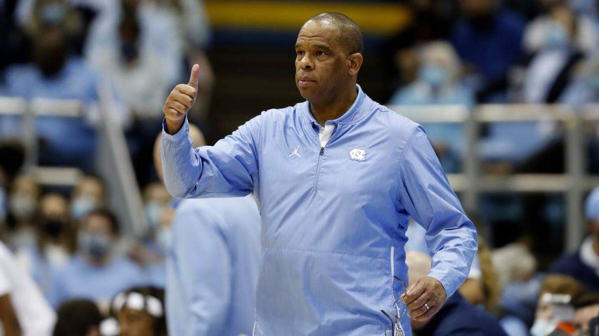 University of North Carolina basketball coach Hubert Davis gives a thumbs-up signal to his players during the Tar Heels’ game against Loyola, Nov. 10, 2021.