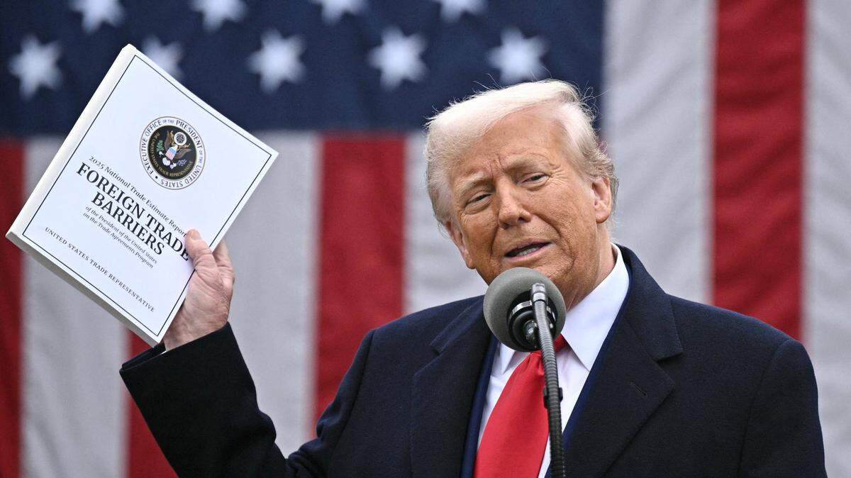 100 DIAS de Donald Trump: Trump pronuncia un discurso sobre los aranceles recíprocos durante un evento en el Jardín de Rosas titulado “Hagamos que Estados Unidos vuelva a ser rico” en la Casa Blanca en abril.