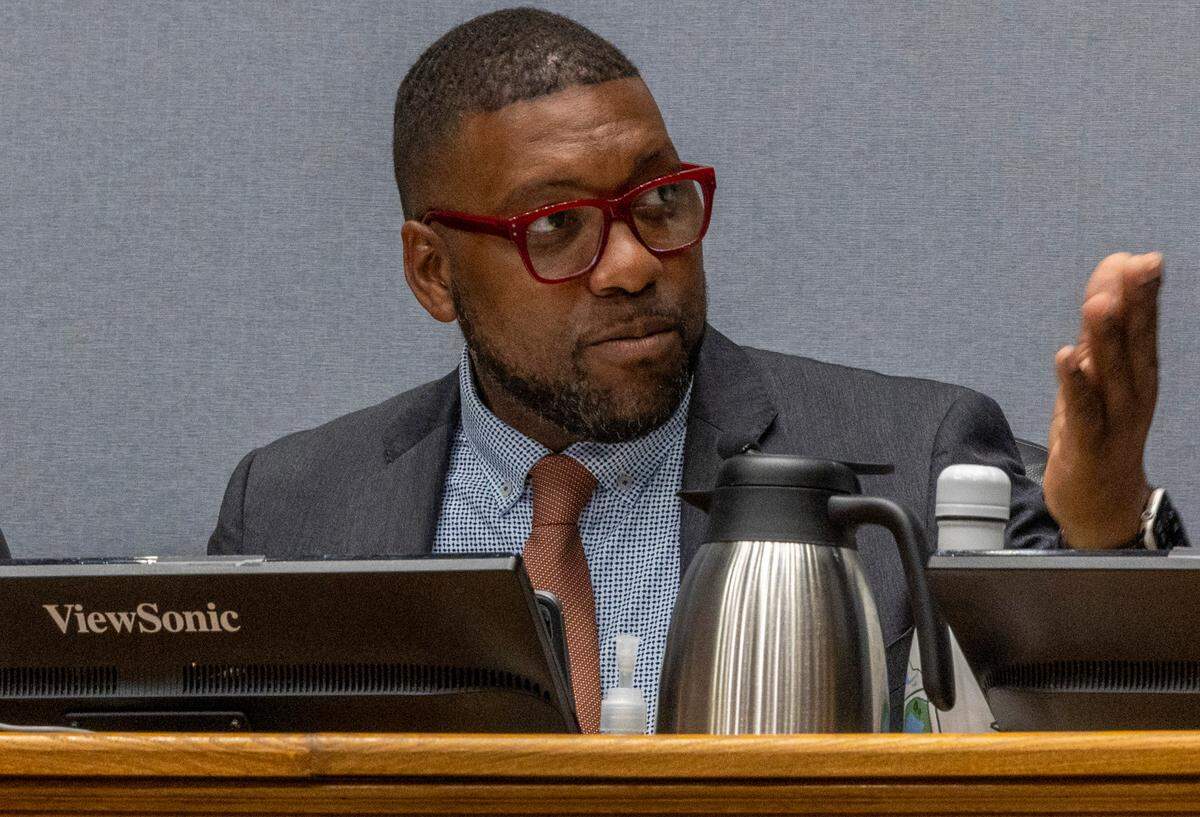 Durham Mayor Leonardo Williams leads a budget hearing at City Hall on Monday, June 3, 2024.