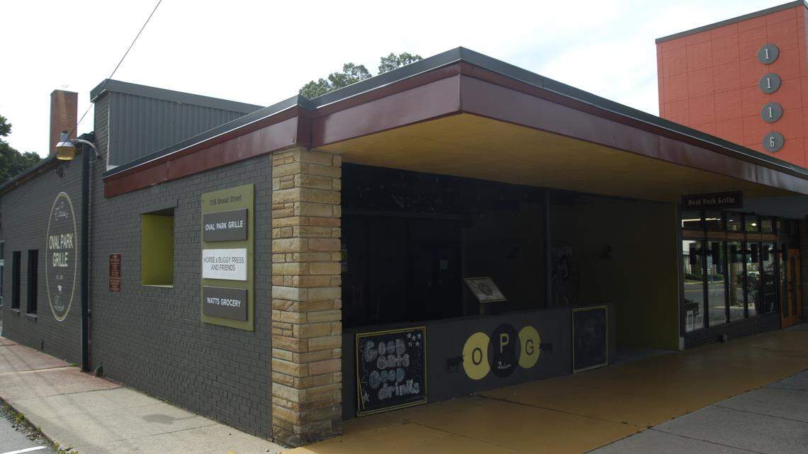 DeeLuxe Chicken will open in July from chefs Rick Robinson and Scott Howell in the former Oval Park Grille in Durham. It's modeled after Howell's fast-casual restaurant, Nanataco.